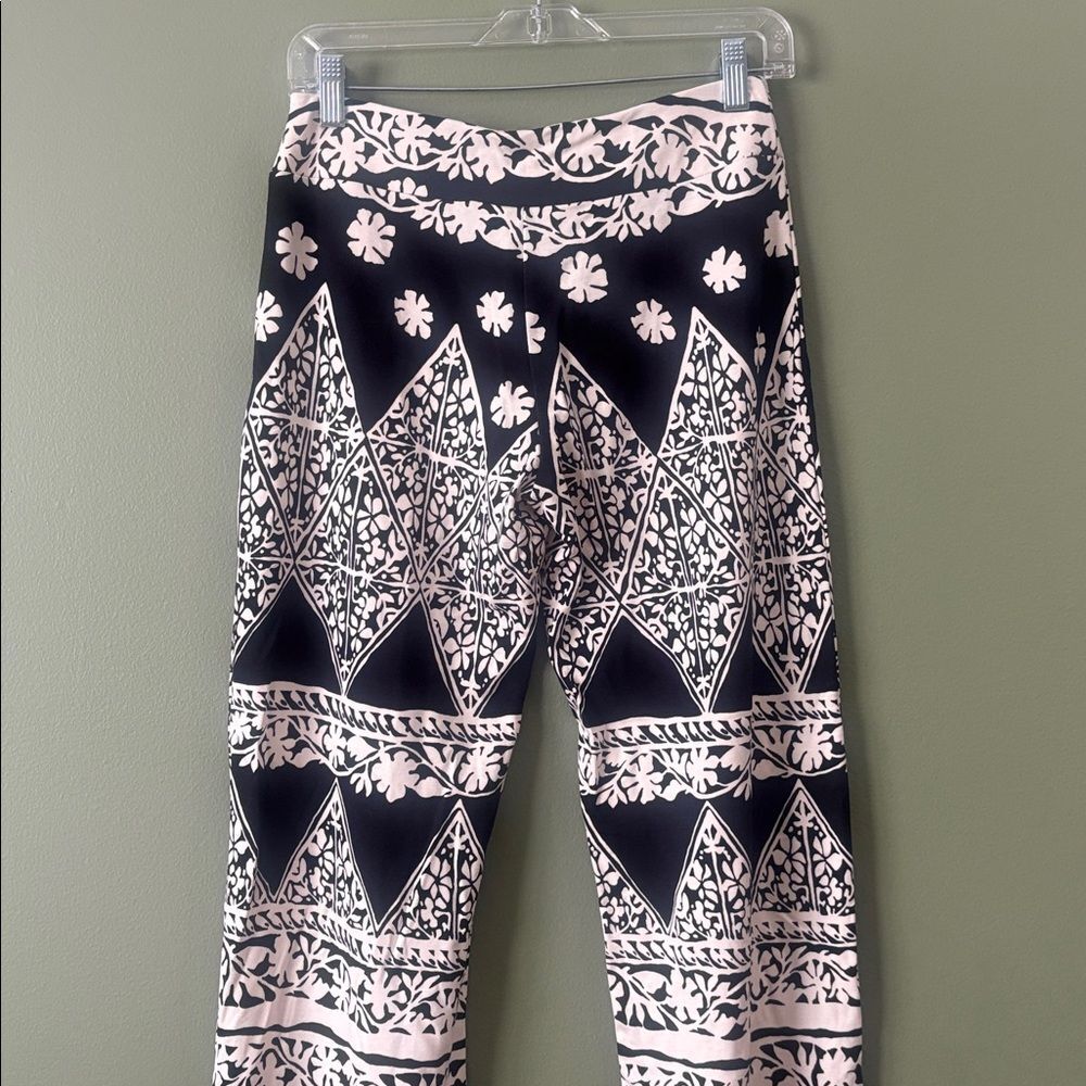 Tori Richard Honolulu Black Ivory Tropical Printed Pull On Flare Pants Sz S - Picture 5 of 7